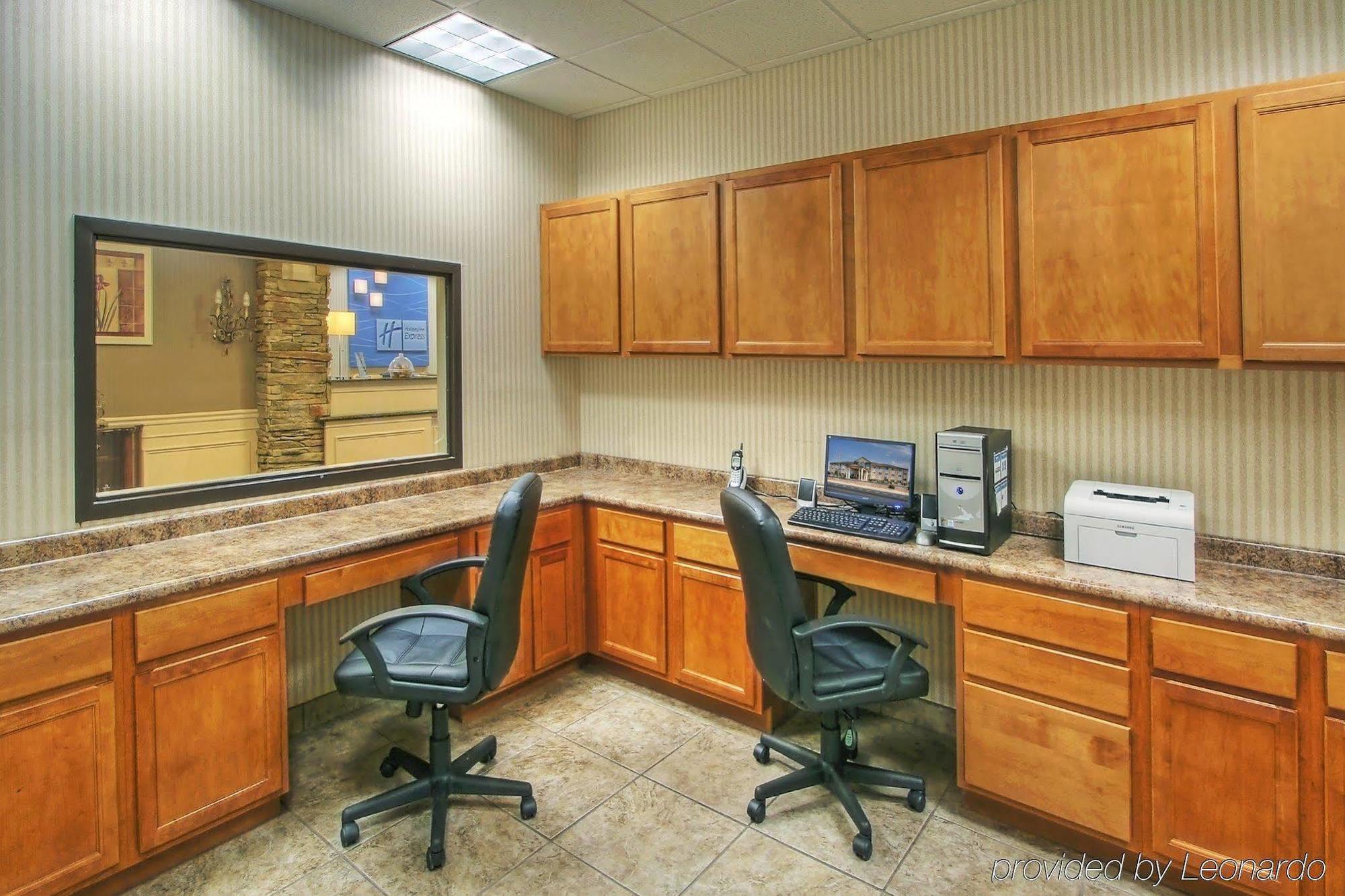Holiday Inn Express & Suites Portales By Ihg Eksteriør billede